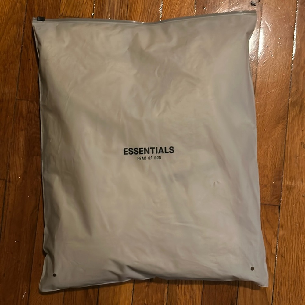 FEAR OF GOD ESSENTIALS LOGO MOCK NECK SWEATSHIRT